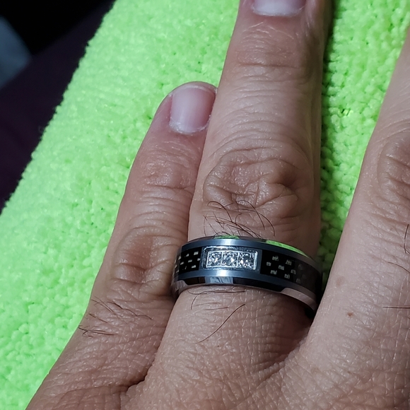 Men Wedding Band - Picture 4 of 6